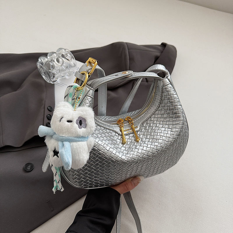 2025 summer new casual texture niche crescent bag stylish and trendy women's single shoulder crossbody bag