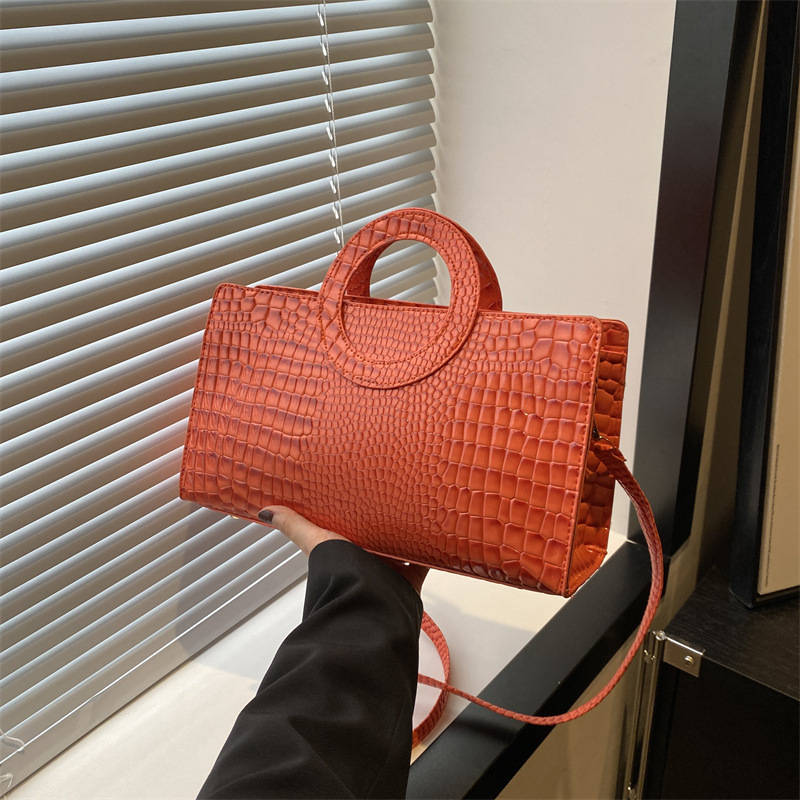 Free Delivery Designer Bag Large Capacity Fashionable Texture Solid Color Shoulder Women's 2025 Spring New Versatile Ins Crossbody Trend Luxury B