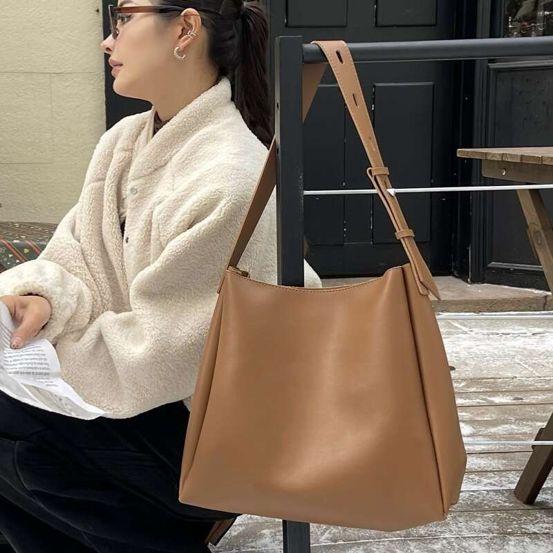 Two piece set of bags, water bucket women's 2025 spring product, retro large capacity commuting mother and child single shoulder armpit bag, vers