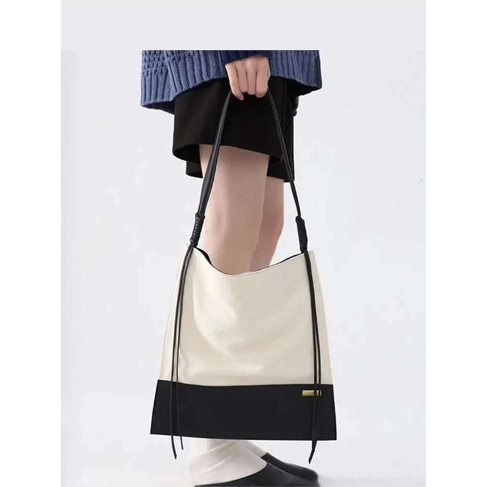 New Spliced Contrasting Color Bucket Shaped Canvas Light Fashionable And High-End Single Shoulder Women's Bag