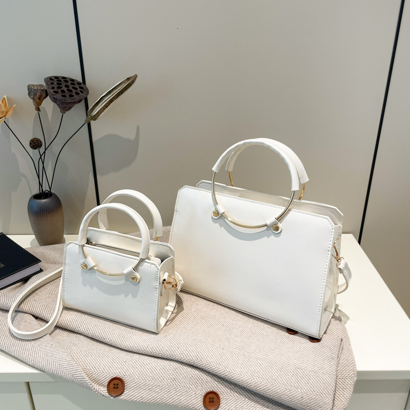 Free Delivery Designer Bag Fashionable Circular Hand Held Square 2025 Autumn And Winter New Women's Trendy Korean Version High End Texture Single