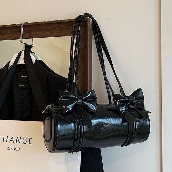 Korean version of niche high-end armpit women's 2025 summer fashionable pillow hand-held crossbody bag, new casual versatile fashion