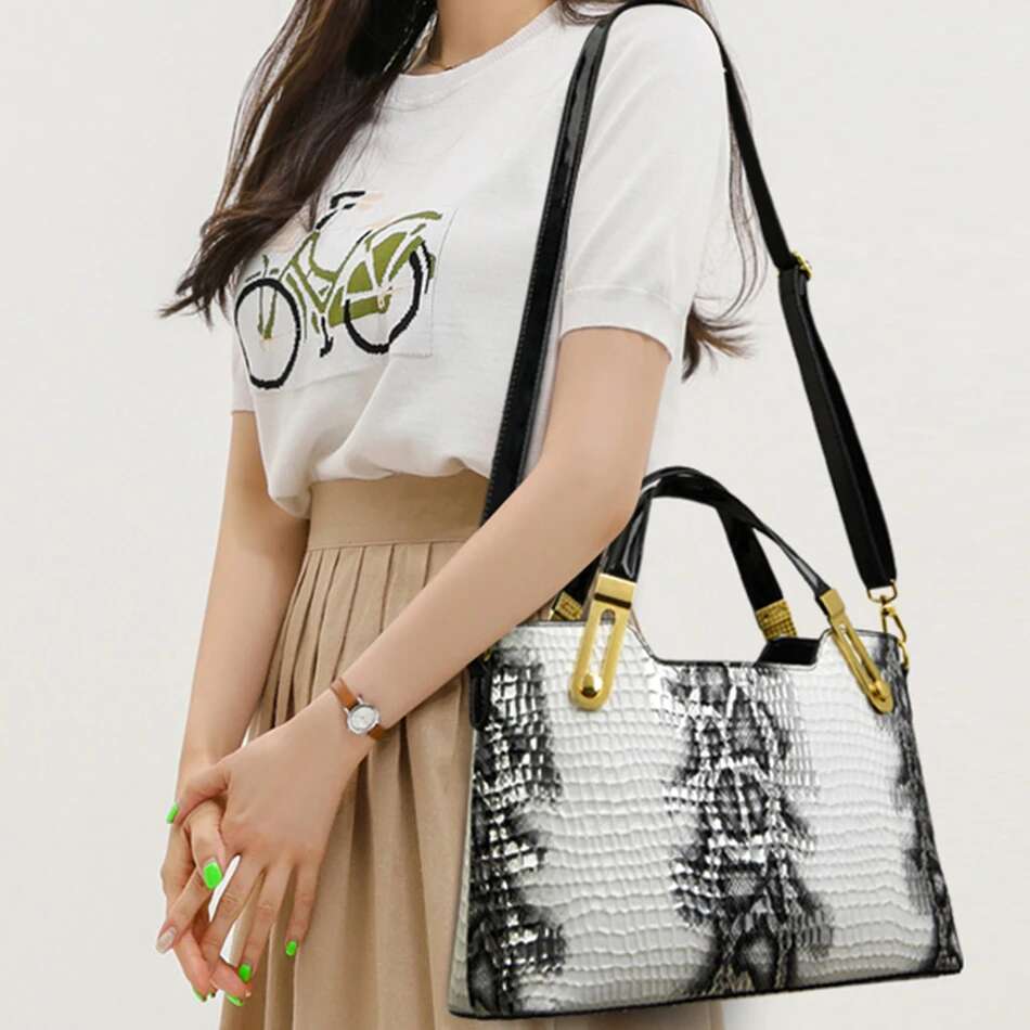 Fashion Trend Noble Women Python Pattern Ladies Handbag And Purse Elegant Wedding Party Casual Tote 2024