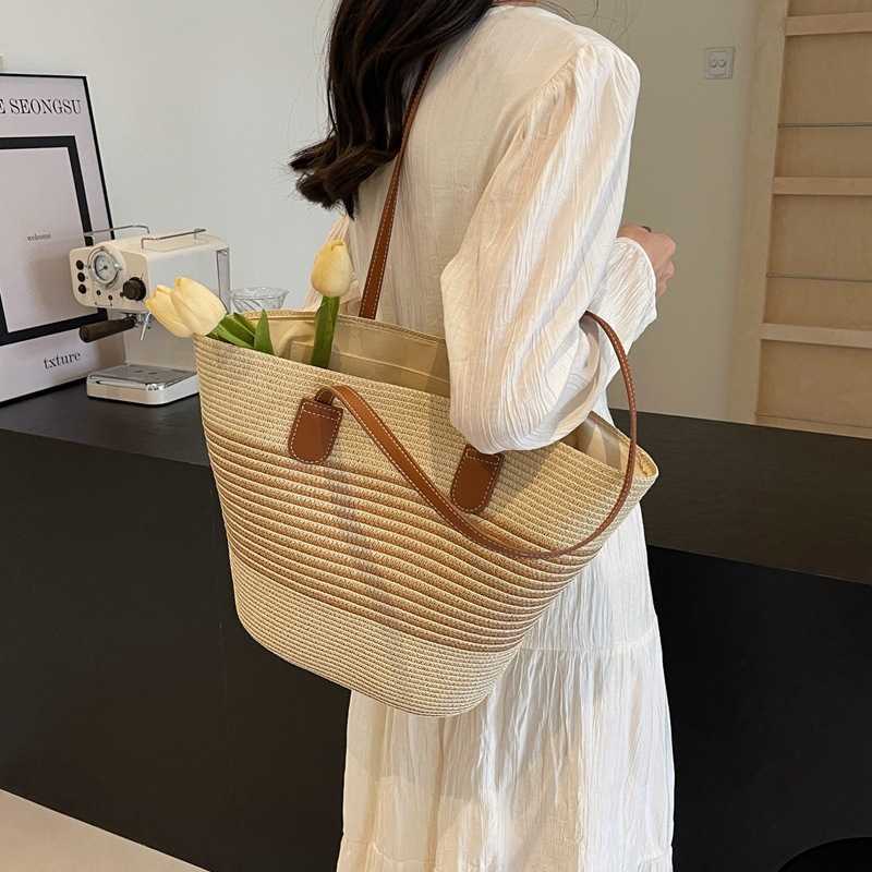 Korean Version Hand Held Bag for Women New Trendy Winter Simple Fashion Grass Woven Beach Niche Handbag