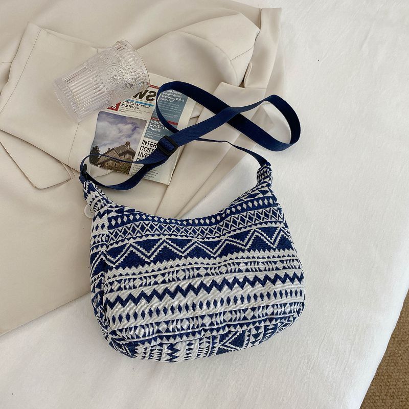 Free Delivery Designer Bag Large Capacity Canvas For Women's 2025 Summer Trend College Students Classroom Fashion Commuter Tote Bag Luxury Bag