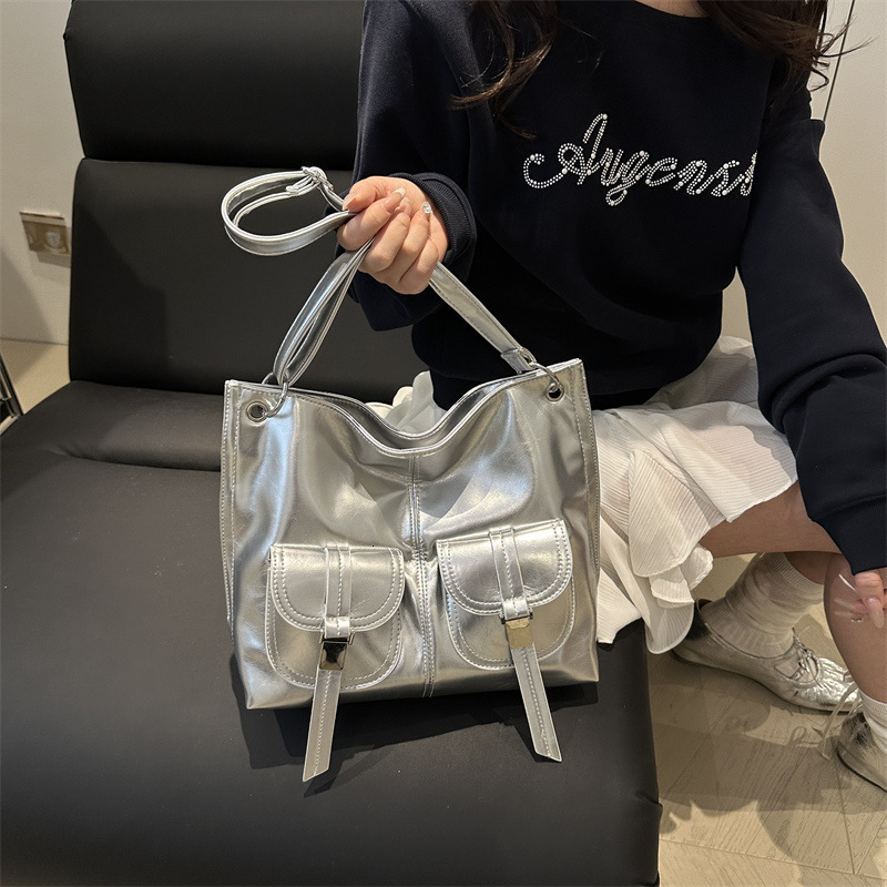 Free Delivery Designer Bag Korean Version Of Large Capacity Fashionable Motorcycle 2025 New Style Simple And Luxurious One Shoulder Crossbody Tote Pop