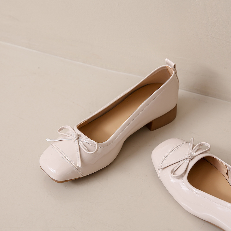 Free shipping. Designer's 2025 new casual commuting style with a small chanel-style bow, retro single shoe for women, French fashion, versatile a