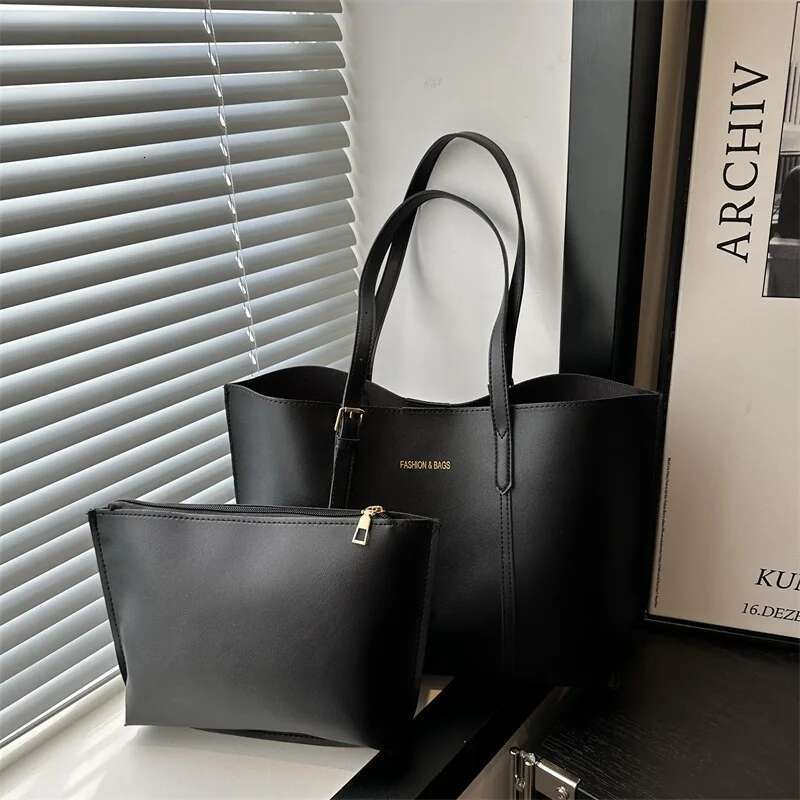 2025 New Retro Simple And Elegant Commuting Leisure Western Style Color Blocked Large Capacity One Shoulder Handheld Tote Bag
