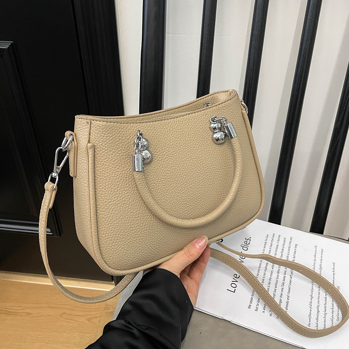 2025 New Trend Women's Underarm Bag Flow Multi functional Fashion Lychee Pattern Single Shoulder Crossbody Bag Solid Color Trendy Designer Versat