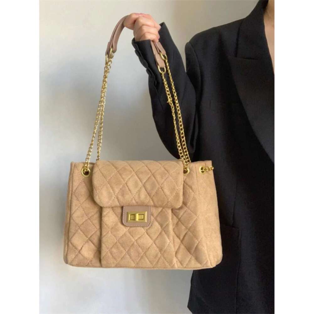 Autumn and Winter Women s New Large Capacity Diamond Grid Chain Premium Cross Commuter Single Shoulder Bag