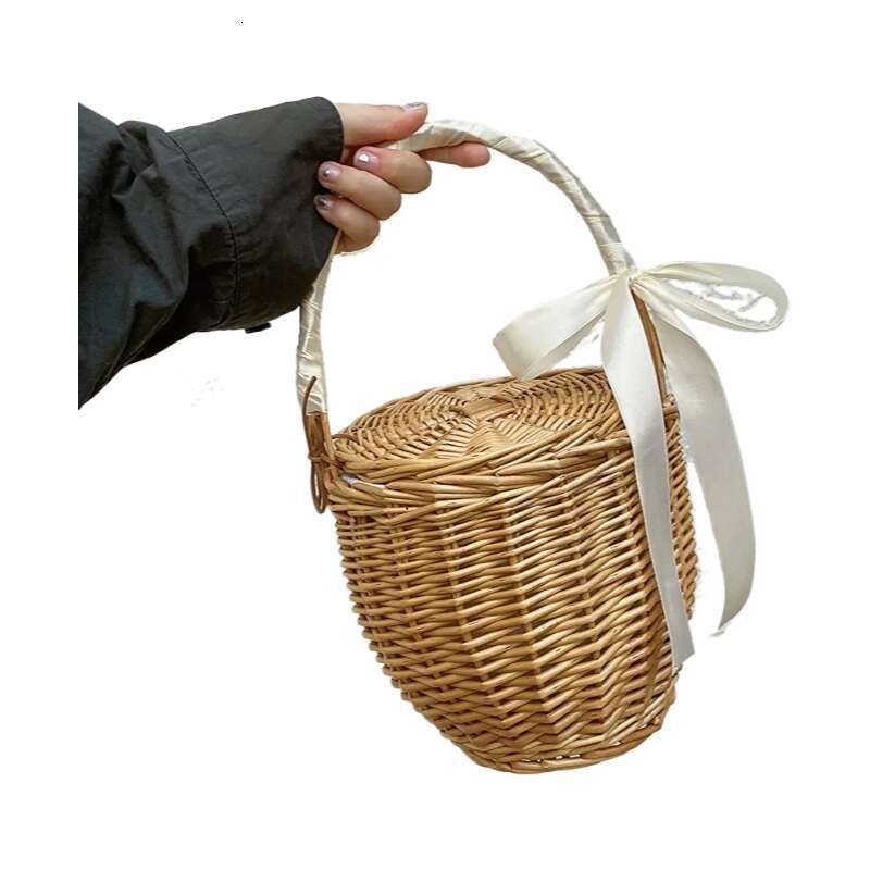 Retro Small Flap Cover Woman's Tote Purses And Top-Handle Rattan Ladies High Quality Beach Barrel Bag