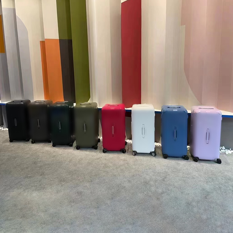 Suitcase in RIM0 pc with smooth universal wheels with anti-spin core anti-theft and anti-burst zips luggage available in 5 sizes