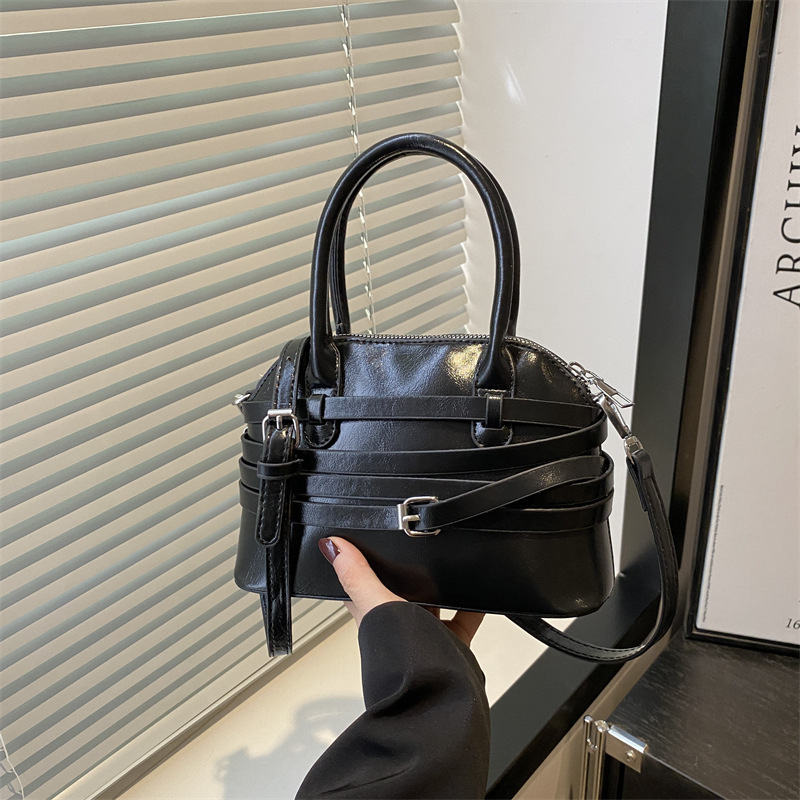 Free Delivery Designer Bag Fashion Handheld Shell 2025 Summer Simple and Western Single Shoulder Underarm Trendy Casual Crossbody Bag for Women luxury