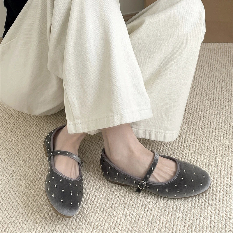 Rivet Decor Velvet Mary Janes Shoes Women Round Toe Elegant Ballet Flats Shoes Ladies Buckle Strap Spring Autumn Loafers 250515