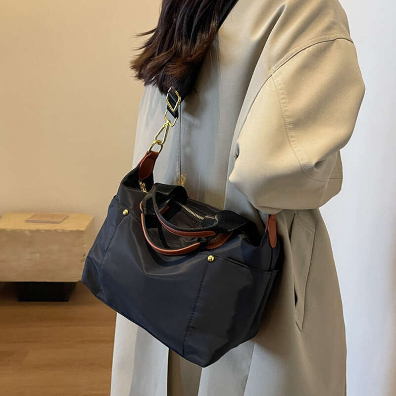 Women's fashionable crossbody casual single shoulder handbags, large capacity travel simple tote bags, 2025 temperament versatile new trendy clot