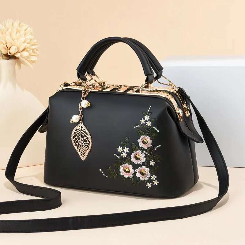 New high capacity handbag Chinese style flower single shoulder bag dignified and elegant quality women s bags
