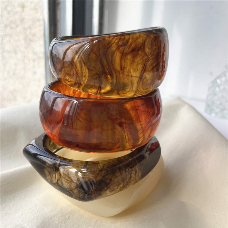 HangZhi Vintage Wide Geometric Large Resin Bracelet Brown Irregular Chunky Clear Bangle Jewelry Gift for Women Girls 2024 New