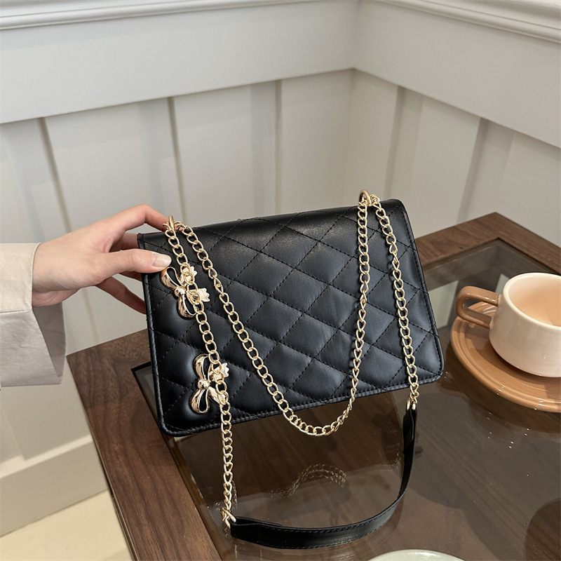 Free Delivery Designer Bag Women's 2025 Spring/summer Western Butterfly Chain Korean Version Fashion Lingge One Shoulder Crossbody Small Square B