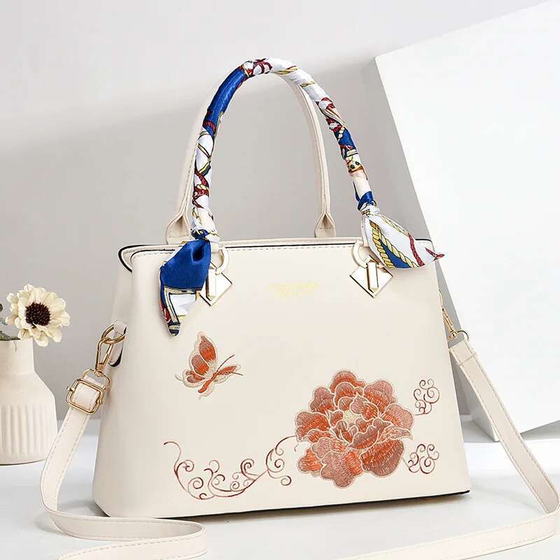 2024 New Embroidered Handbag Versatile Fashion Trend Women's Crossbody Exquisite Large Capacity Female Shoulder Bag