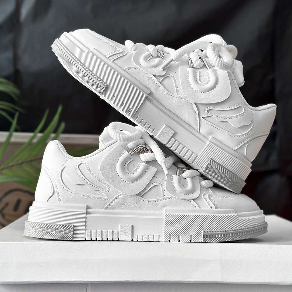 Hot 2025 Hot new niche design bread men's casual China-Chic live broadcast skateboard shoes men