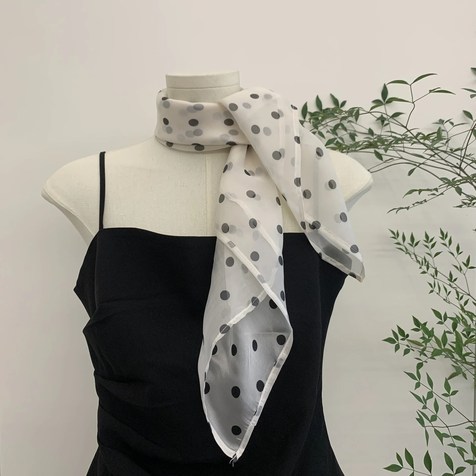 Retro Black Polka Dot Chinese Square Scarf Commuting Versatile Neck Protection High-end Temperament Niche Neck 250517
