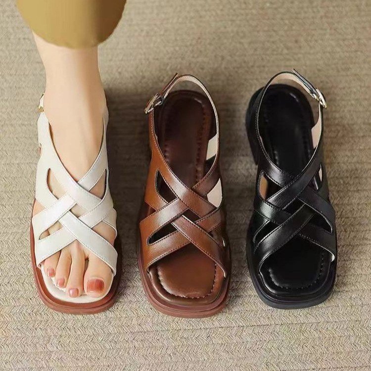 Free shipping designer's 2025 summer low-heeled Roman sandals for women's outerwear, thick-heeled, versatile square-toed flat sandals
