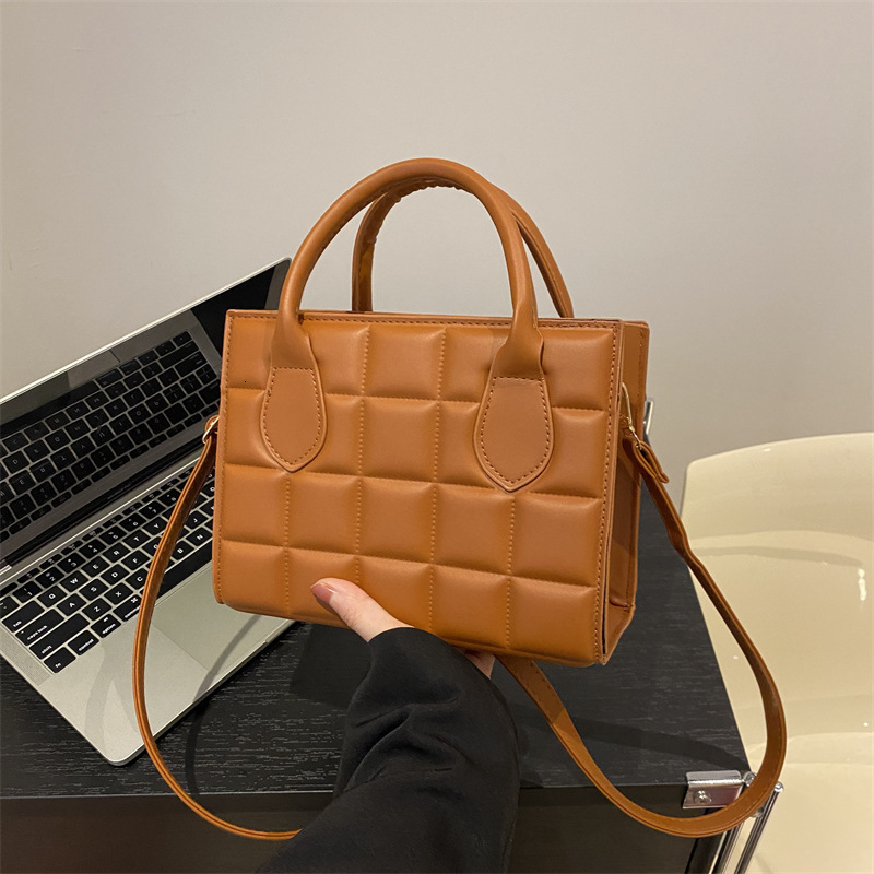 Free Delivery Designer Bag This Year's Popular Fashion Korean Version Versatile Women's Solid Color Hand 2025 New Single Shoulder Crossbody 