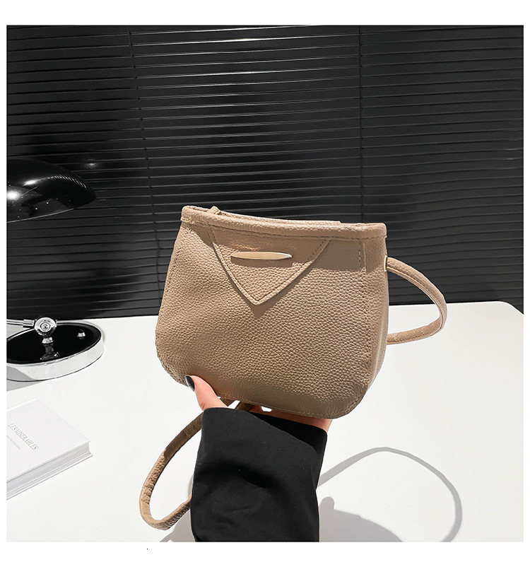 Free Delivery Designer Bag Fashionable Contrasting Color High Mother Child 2025 New Item Niche Single Shoulder Crossbody Simple And Versatile Commutin