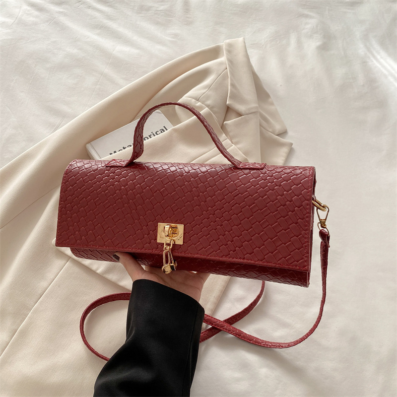 Free Delivery Designer Bag Fashionable And Exquisite Weaving 2025 Solid Color Casual Buckle Large Capacity Western Style Horizontal Cross Shoulder Fre