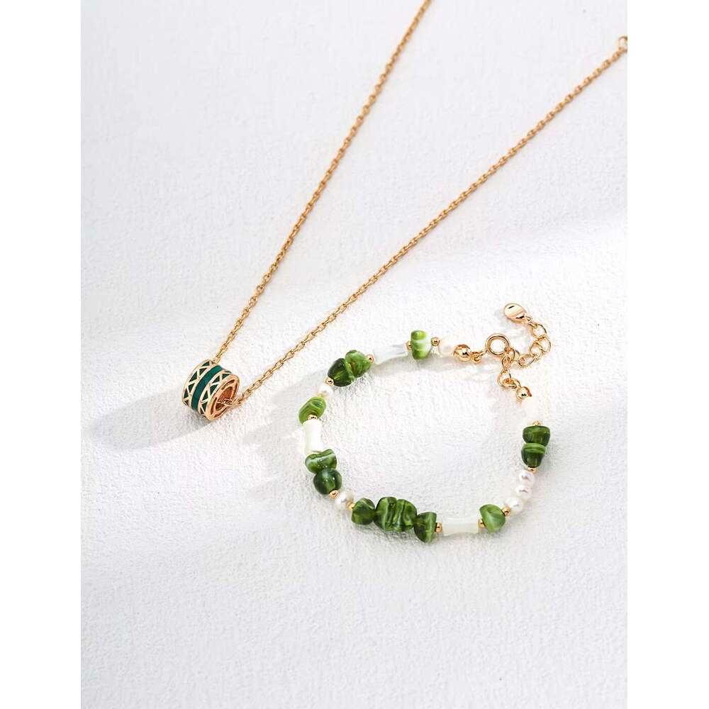 The Lin Yin S sier enamel pendant necklace is fashionable and unique, adding charm to your party set