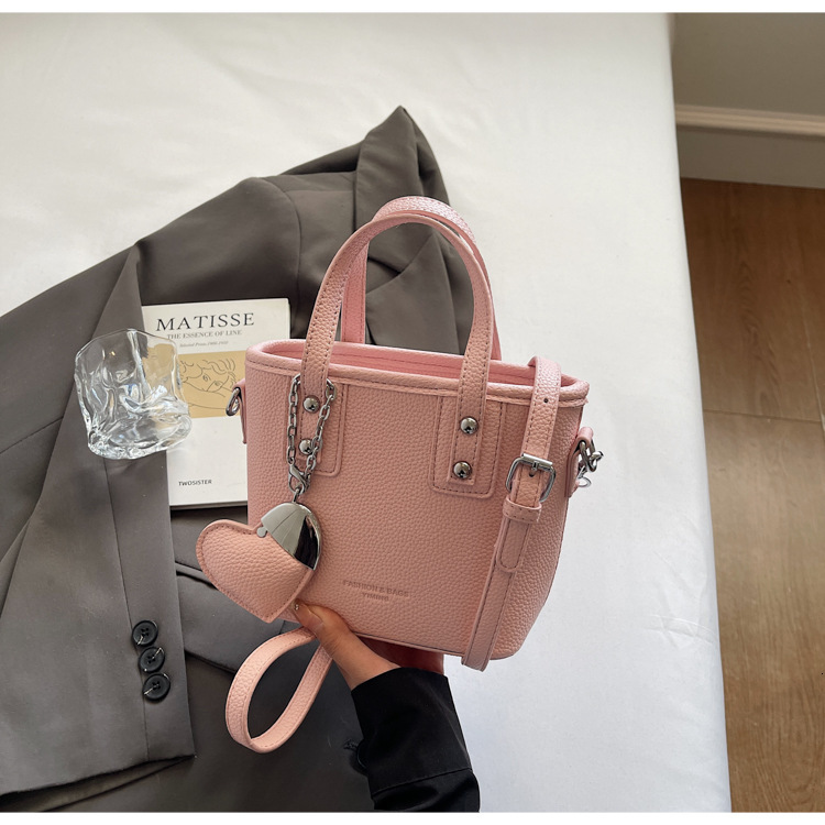 2025 Women's New Spring and Summer Fashion Popular Handheld Bucket Bag Large Capacity Versatile Casual Designer Single Niche Design Shoulder Cros