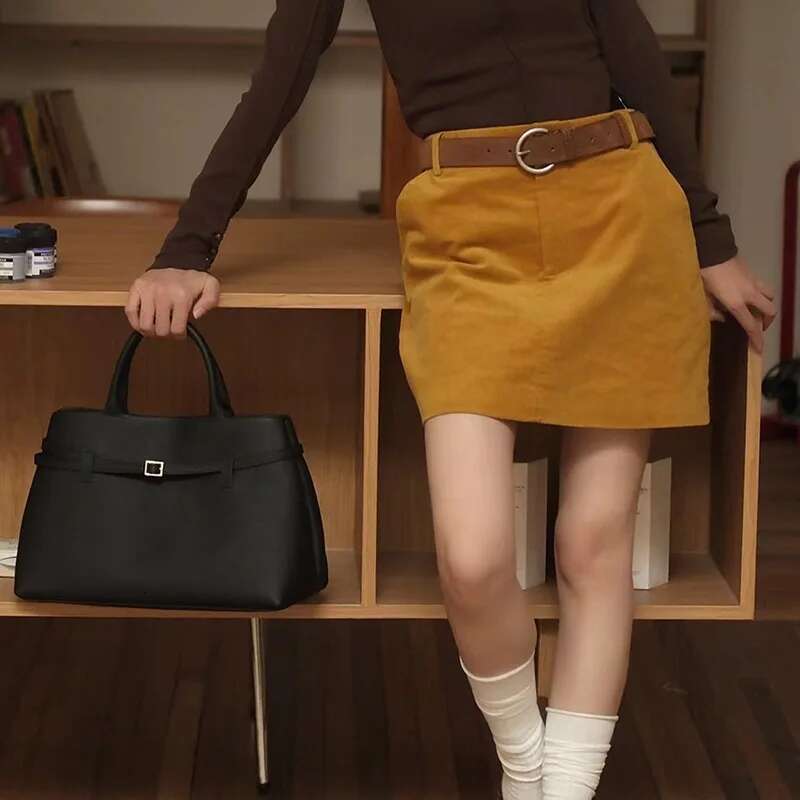 Suede large capacity tote 2025 new model, light , niche, high-end, commuting handheld shoulder bag