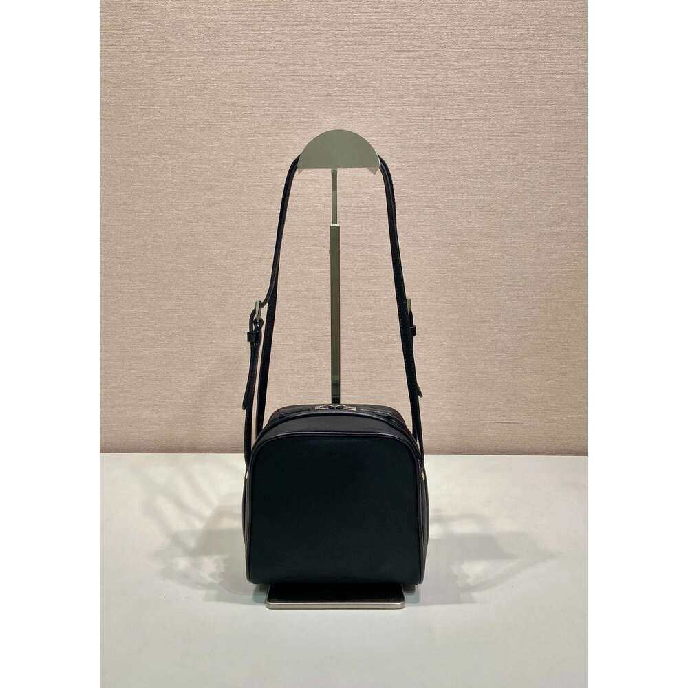 Postman Crossbody Waterproof Storage Bag Canvas With Calf Leather Material 2025 New High-Quality Simple Versatile