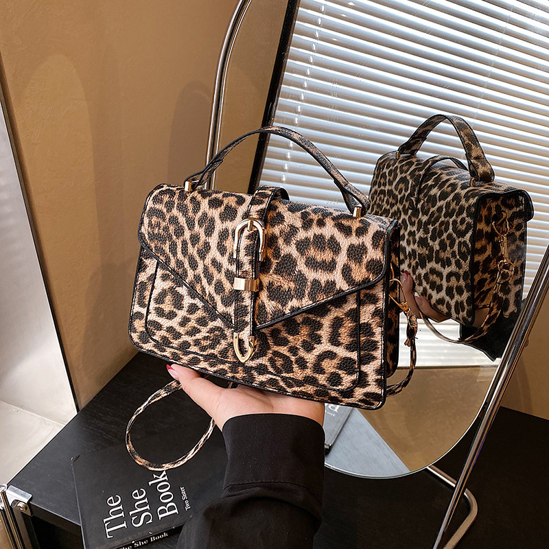 Free Delivery Designer Bag Leopard Print Summer New Personalized Fashionable Stylish Versatile Crossbody For Women's Work Commuting Leisure Simpl