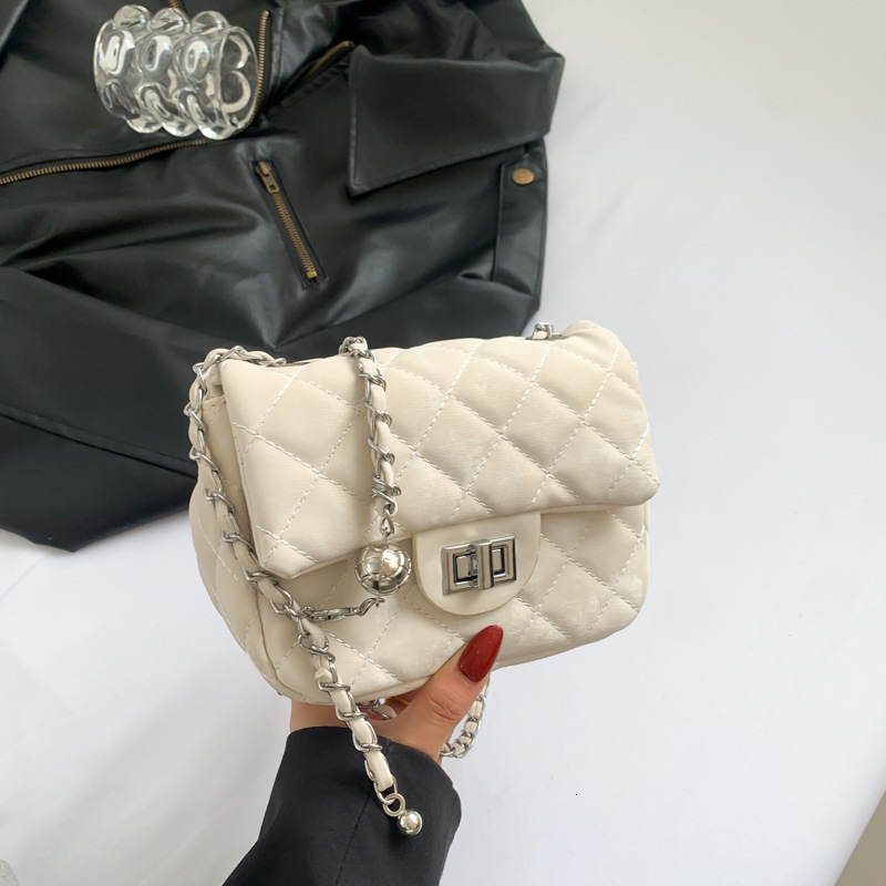 Free Delivery Designer Bag Gentle Texture Lock Buckle Temperament Chain For Women 2025 Spring New Versatile Ains Crossbody Small Square 8520
