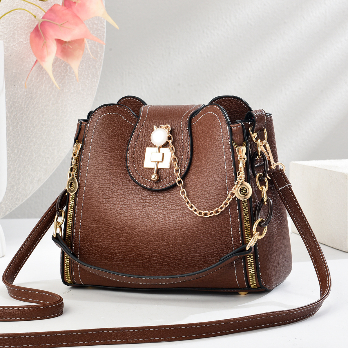 2025 new versatile fashionable bucket high-end and trendy single shoulder crossbody bag practical for women
