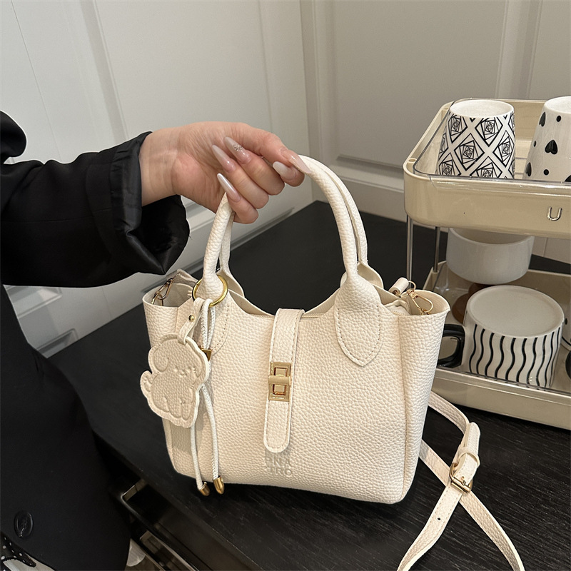 Free Delivery Designer Bag Large Capacity For Women's Spring And Summer Versatile 2025 New Korean Version Casual Crossbody Popular Bucket This Ye