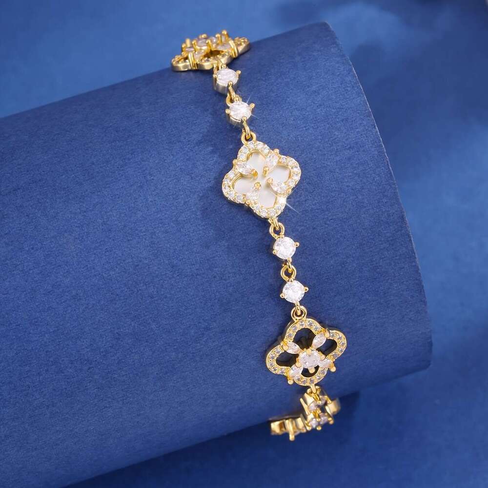 2025 designer Bracelet Simple Lucky Clover Bracelet with Adjustable Size Handpiece Available in Gold and Sier Dual Colors for women with box
