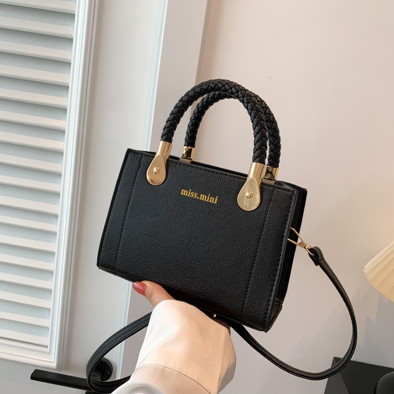 Free Delivery Designer Bag Simple Solid Color Hand Commuter Small Women's 2025 Versatile Fashionable Crossbody Leisure Bag Trend Luxury Bag