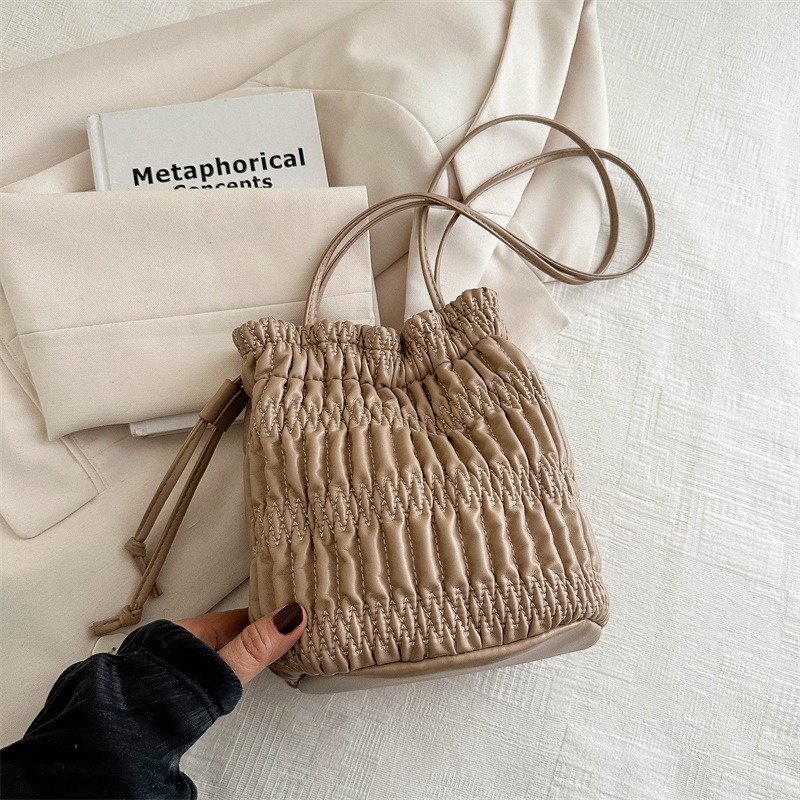 Free Delivery Designer Bag Internet Celebrity Fashion Gentle Pleated Single Shoulder 2025 Spring New Versatile Ins Armpit Bucket For Women Luxury Bag