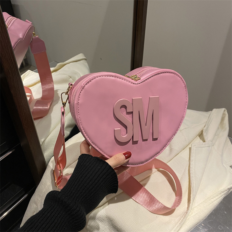 Free Delivery Designer Bag 2025 Spring/summer Fashionable Western Heart Shaped Simple Trendy Shoulder Casual Sweet Personalized Crossbody Bag For Wome