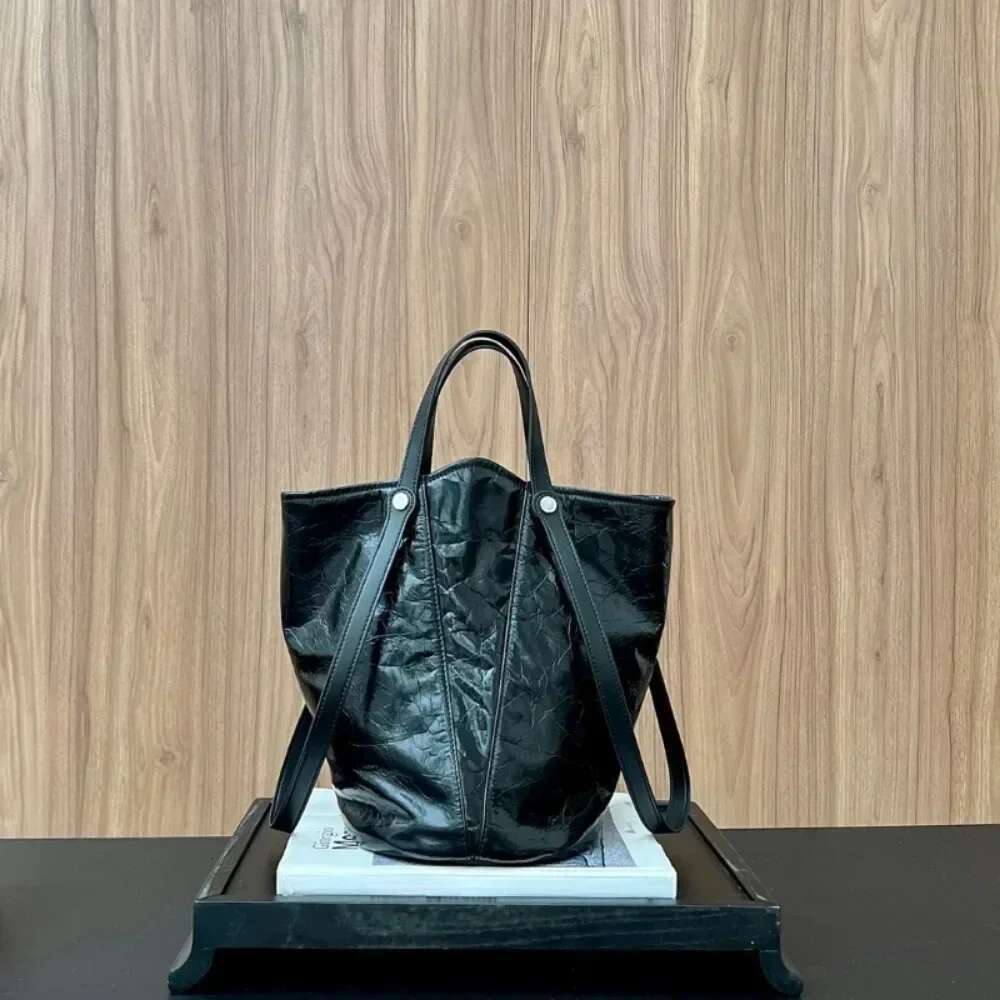 Elegant Large Capacity All-Match Cowhide Messenger Senior Minority Simple Shop Bucket Women Totes Commuter New Moda Underarm Bag