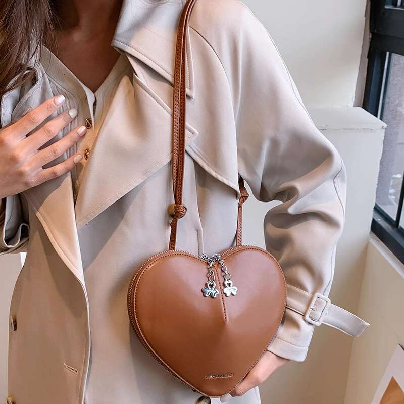 Small with niche design texture, women's 2025 new single shoulder crossbody small square bag, internet famous girl's peach heart bag