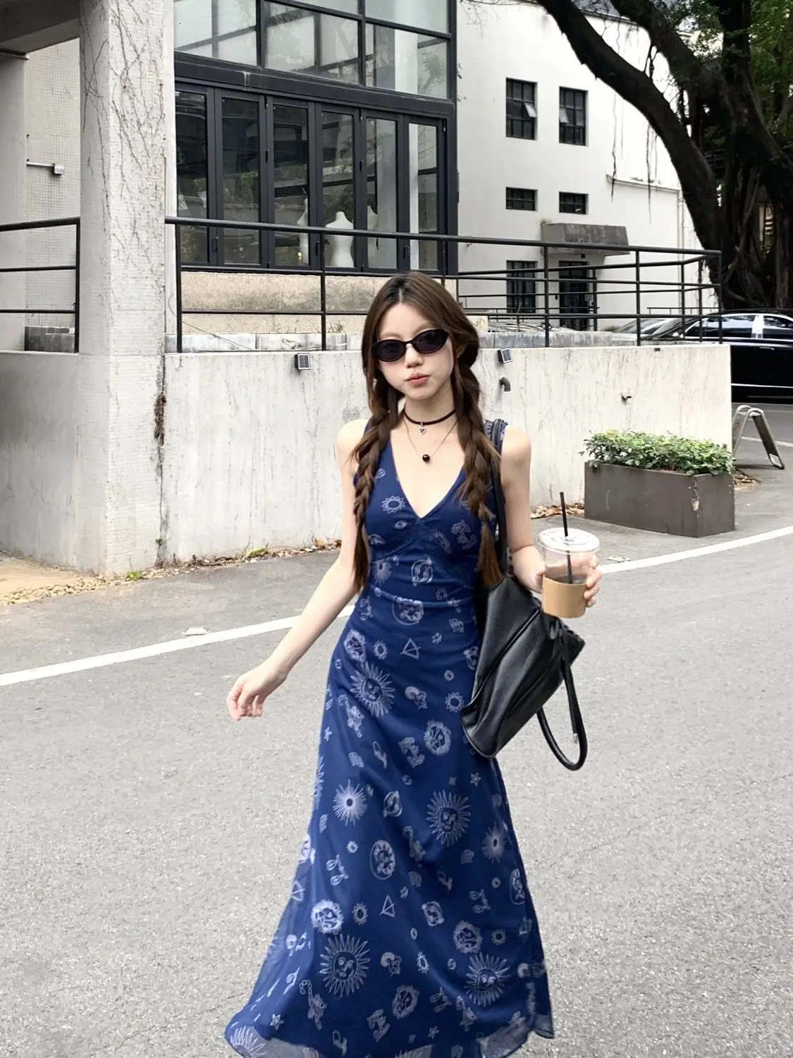 Dopamine Retro Vneck Vest Dress for Womens Chic Girl Style Waisthugging and Slimming Onepiece Aline Long Skirt 250520