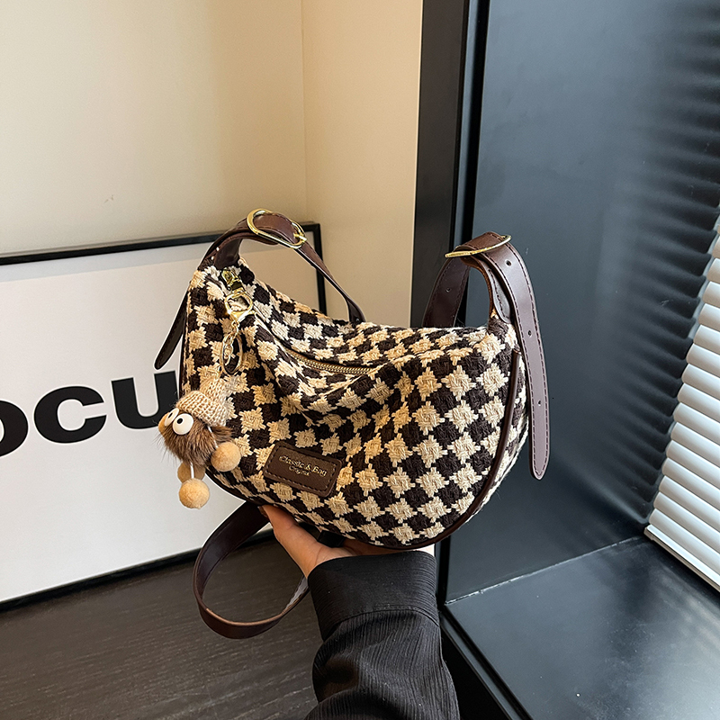 New large capacity high-end texture niche women's dumpling bag multifunctional shoulder casual fashion designer plaid crossbody bag retro shoulde