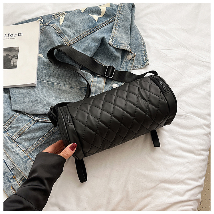 2025 new spring and summer women's small niche design bag summer new diamond mesh single shoulder crossbody cylindrical bag high-end texture desi