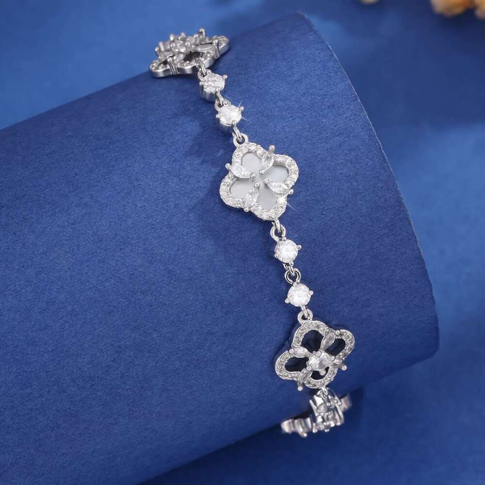 2025 designer Bracelet Simple Lucky Clover Bracelet with Adjustable Size Handpiece Available in Gold and Sier Dual Colors for women with box
