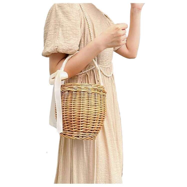Retro Small Flap Cover Woman's Tote Purses And Top-Handle Rattan Ladies High Quality Beach Barrel Bag