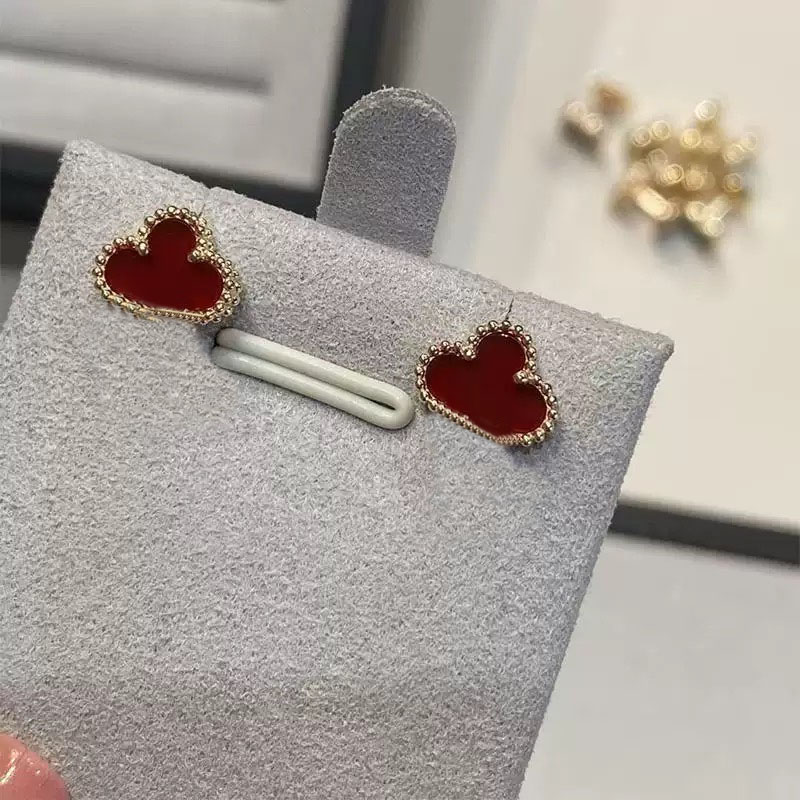 High-quality V-gold plated with 18k rose gold four-leaf clover-shaped ear studs, white mother-of-pearl earrings and red jasper and black agate stud earrings