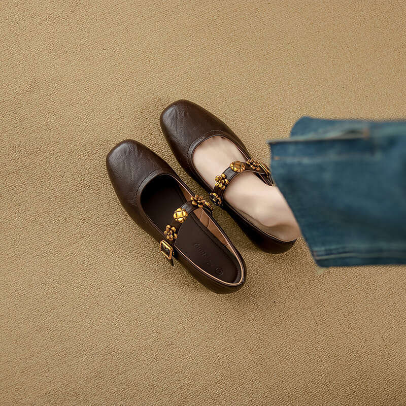 round Hot Hot toe shallow mouth metal buckle single shoe for women's professional commuting soft sole low heel French Mary Jane shoes